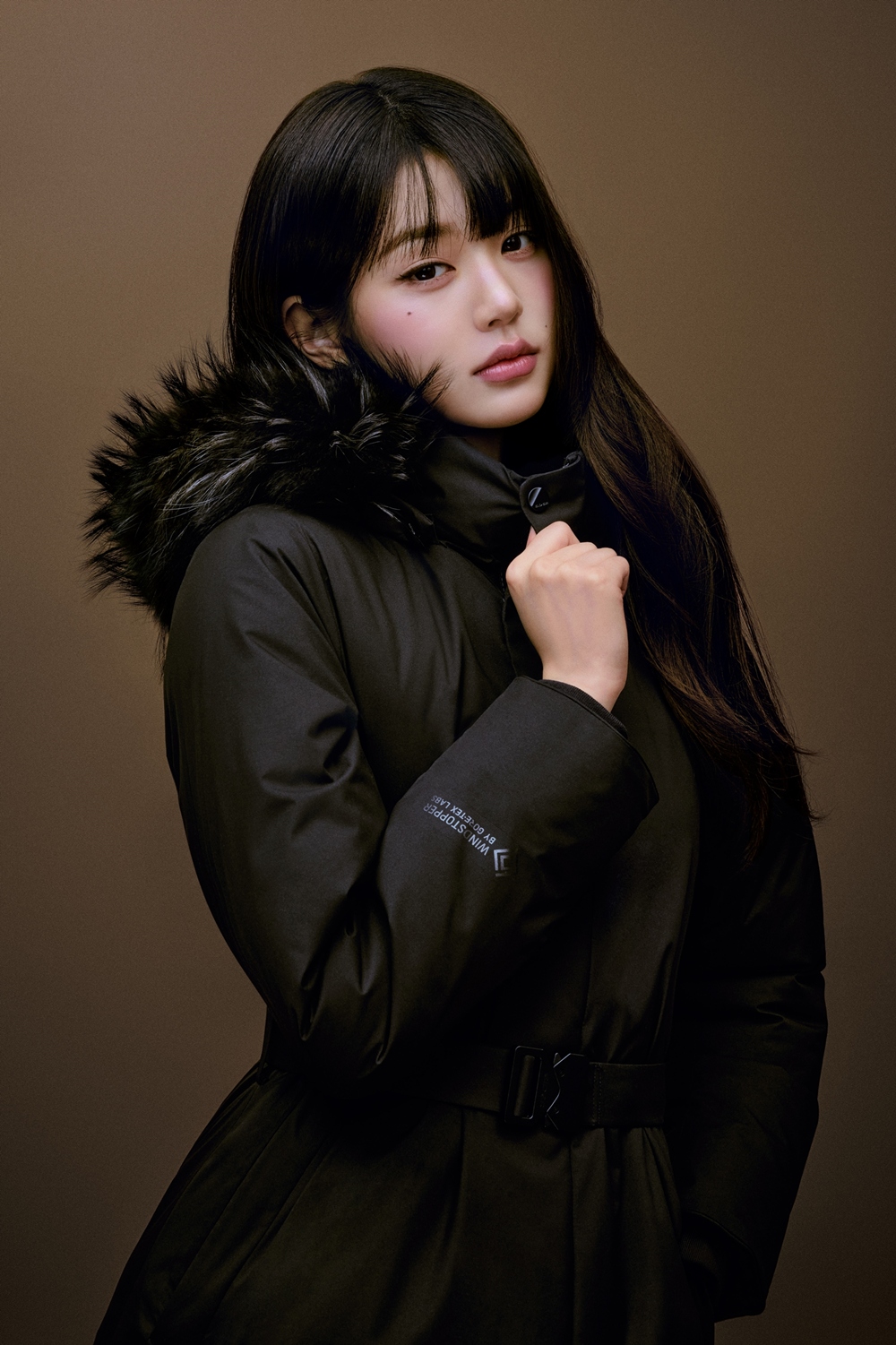 아이더, 캐시미어 롱 코트 다운 출시… 슬림한 실루엣 구현 1443-Image